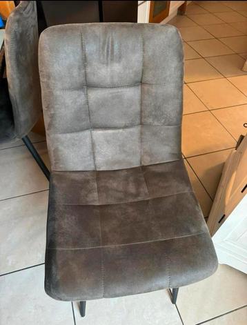 3 grijze stoelen, goede staat beschikbaar voor biedingen