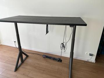 IKEA IDASEN (IDÅSEN) zit-sta bureau — Uitstekende staat beschikbaar voor biedingen