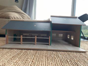 Mooie houten miniatuur kinderboerderij stal beschikbaar voor biedingen