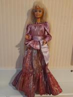 Barbie in outfit haute couture jaren 80, Verzamelen, Poppen, Ophalen of Verzenden, Zo goed als nieuw, Pop