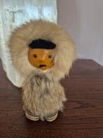 Jaren 60 popje eskimo uit Groenland met echt konijnenvel, Ophalen