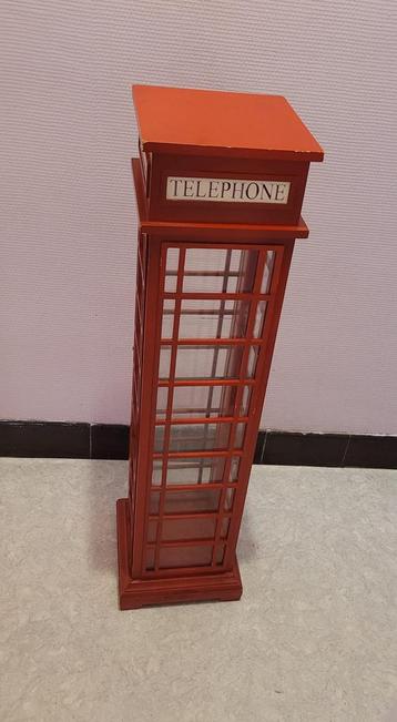 Decoratieve telefooncel beschikbaar voor biedingen