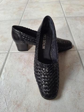 Zwarte geslinderde schoenen met hakje (maat 37.5) beschikbaar voor biedingen