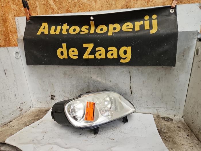 Phare droit d'un Volkswagen Touran, Autos : Pièces & Accessoires, Éclairage, Volkswagen, Utilisé, 3 mois de garantie, Enlèvement ou Envoi