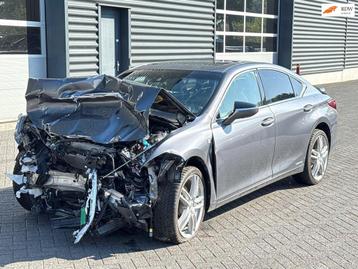 Lexus ES 300h F Sport Premium beschikbaar voor biedingen