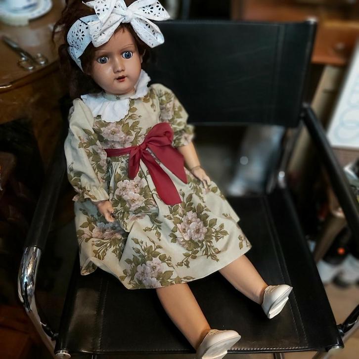 Unica Kortrijk 80 cm oude pop in composiet, Verzamelen, Poppen, Gebruikt, Pop, Ophalen of Verzenden