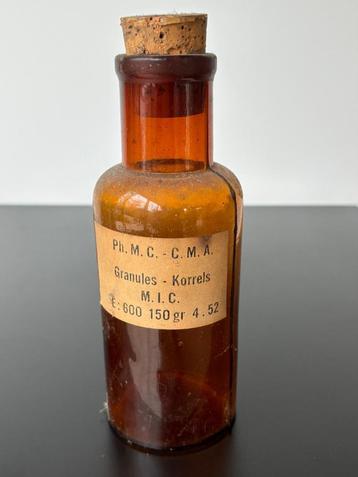 Flacon à pharmacie vintage 10 ml années 1930 disponible aux enchères