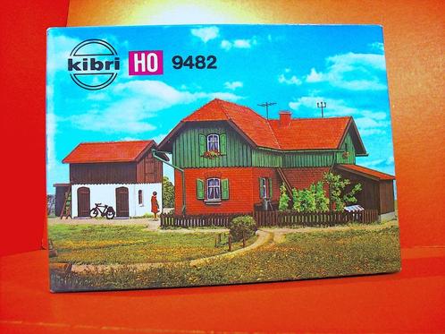 Spoorwegdienstgebouw + Kibri-bijlage 9482 H0 1:87, Hobby en Vrije tijd, Modeltreinen | H0, Nieuw, Brug, Tunnel of Gebouw, Gelijkstroom of Wisselstroom
