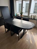 Zwarte houten tafel, Ophalen