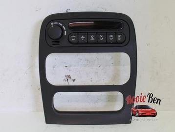 Kachel Bedieningspaneel van een Chrysler 200 beschikbaar voor biedingen