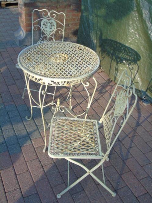 Tuinset: smeedijzeren gietijzeren patwitte tafel, 2 stoelen, Tuin en Terras, Tuinmeubel-accessoires, Nieuw, Ophalen