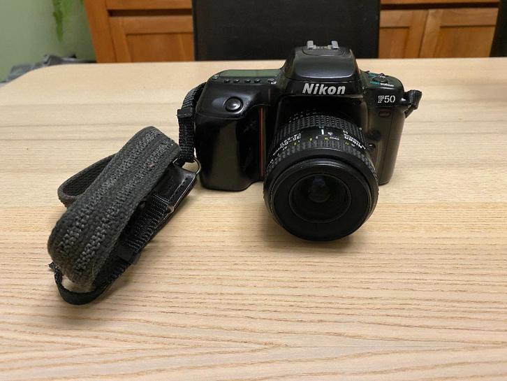 Nikon F50 + objectif Nikkor 35–80 mm f/4–5.6, TV, Hi-fi & Vidéo, Appareils photo analogiques, Utilisé, Reflex miroir, Nikon, Enlèvement ou Envoi