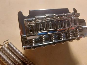 .Fender Deluxe Series Stratocaster Chrome Tremolo beschikbaar voor biedingen