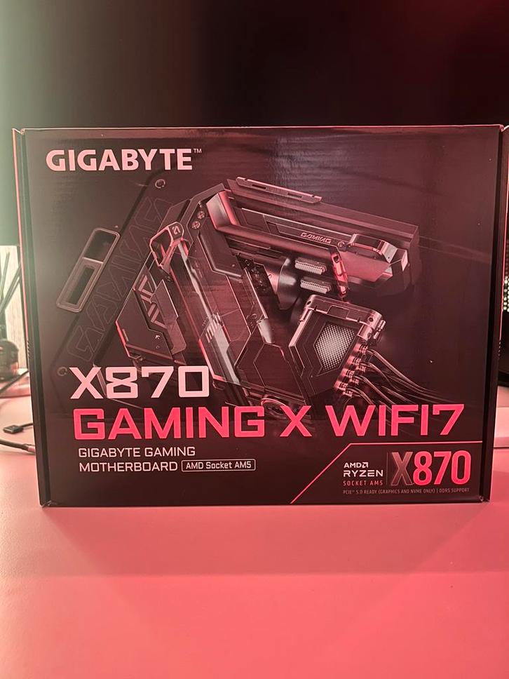 GIGABYTE Moederbord AM5 - WiFi 7, Informatique & Logiciels, Cartes mères, Comme neuf, AMD, DDR5, Envoi
