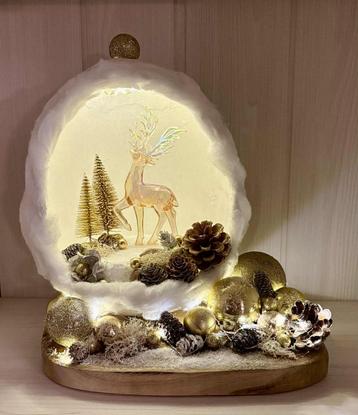 Nieuw kerststukje. 30 cm hoog 25 cm breed. beschikbaar voor biedingen