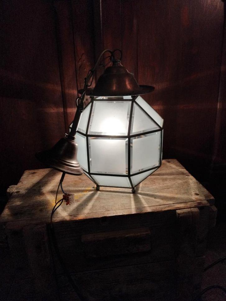 Hanglamp van koper, en geslepen glas, Antiek en Kunst, Antiek | Verlichting, Ophalen of Verzenden
