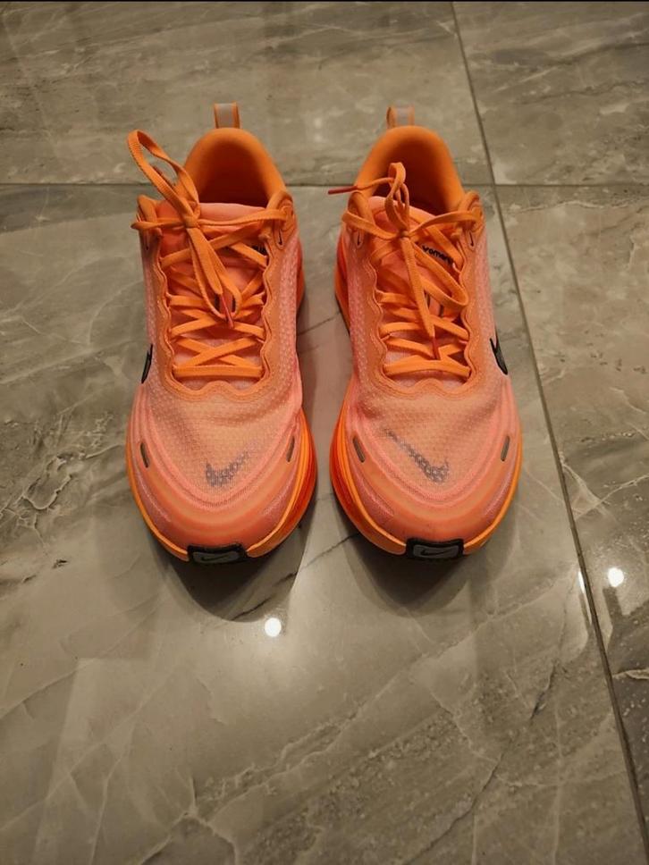 Nike Vomero Plus maat 43, Sports & Fitness, Tennis, Comme neuf, Nike, Enlèvement ou Envoi