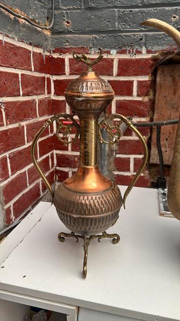 Vase e cuivre beschikbaar voor biedingen