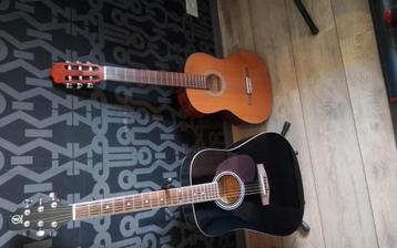 Akoestische gitaar en klassiek gitaar beschikbaar voor biedingen