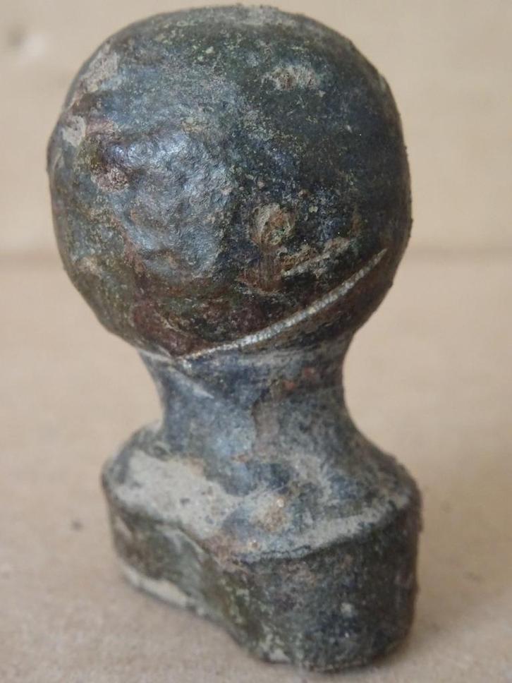 Bodemvondst Romeins 5e eeuw Romeinse bronzen pommel van dolk, Antiek en Kunst, Antiek | Overige Antiek, Verzenden