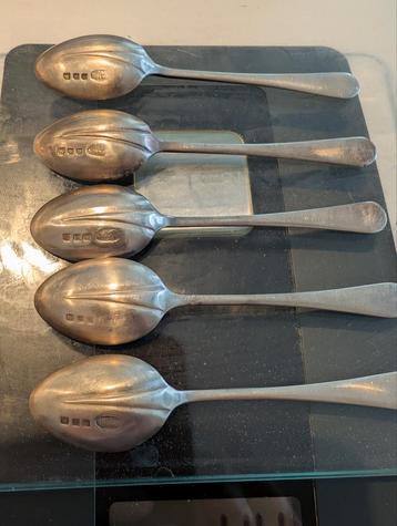 zilveren British spoons rattail design beschikbaar voor biedingen