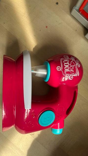 Mini naaimachine voor kinderen, stofjes inbegrepen beschikbaar voor biedingen
