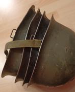 Quatre casques militaires et un liner, Envoi, Armée de terre, Casque ou Béret