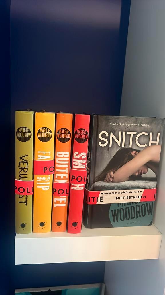 Margje Woodrow - Snitch verwoest fake trip buitenspel smash, Boeken, Kinderboeken | Jeugd | 13 jaar en ouder, Zo goed als nieuw