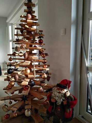 Houten kerstboom beschikbaar voor biedingen