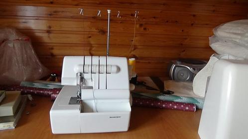 Overlockmachine SilvercrestSON 90 A1–als nieuw, Hobby en Vrije tijd, Naaimachines en Toebehoren, Zo goed als nieuw, Lockmachine