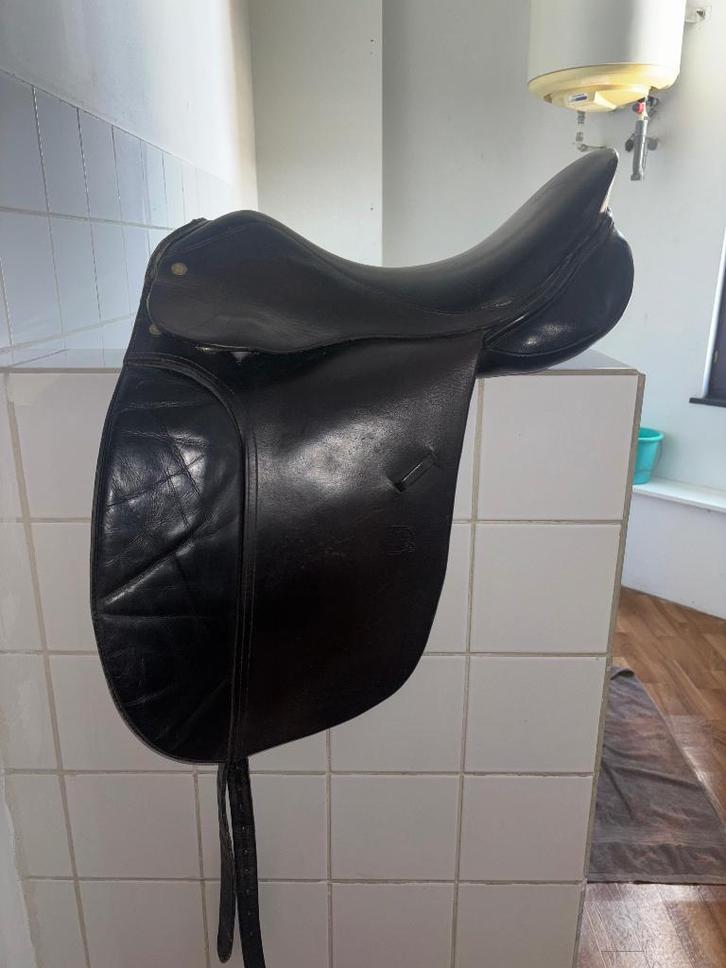 Selle de dressage, Animaux & Accessoires, Chevaux & Poneys | Selles, Utilisé, Dressage, Enlèvement