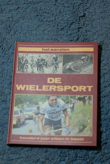 De wielersport Honderd jaar afzien in beeld 1981 beschikbaar voor biedingen