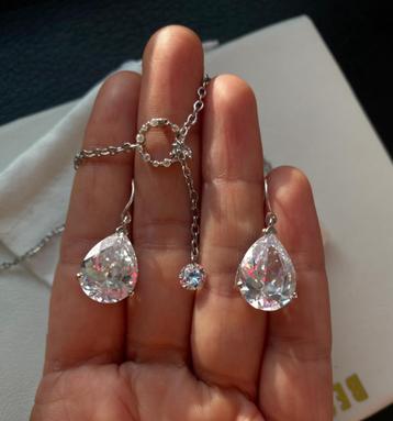 Elegante sieradenset oorbellen ketting zirkoon zilver beschikbaar voor biedingen