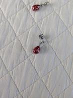 Oorbellen, ZO goed als nieuw., Bijoux, Sacs & Beauté, Boucles d'oreilles, Comme neuf, Enlèvement, Autres matériaux, Rouge
