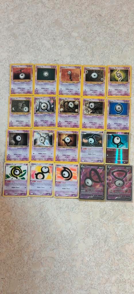 Grote Pokémon Unown Collectie van verschillende sets, Hobby en Vrije tijd, Verzamelkaartspellen | Pokémon, Zo goed als nieuw, Meerdere kaarten