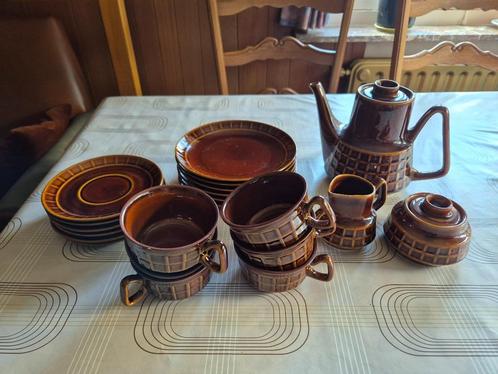 Vintage bruin servies, Antiek en Kunst, Antiek | Servies compleet, Ophalen