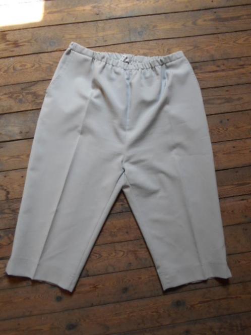 Pantalon 3/4 gris/Taille 50, Vêtements | Femmes, Culottes & Pantalons, Comme neuf, Gris, Trois-quarts, Enlèvement ou Envoi