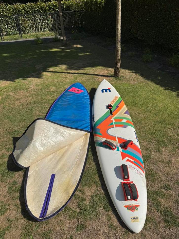Mistral Screamer met 2 masten 2 zeilen, giek, mastvoet, …, Watersport en Boten, Windsurfen, Gebruikt, Complete set, 250 tot 300 cm