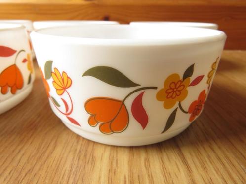 vintage arcopal 5 bols motifs fleuris tulipes, Huis en Inrichting, Keuken | Servies, Gebruikt, Kom(men), Ophalen of Verzenden