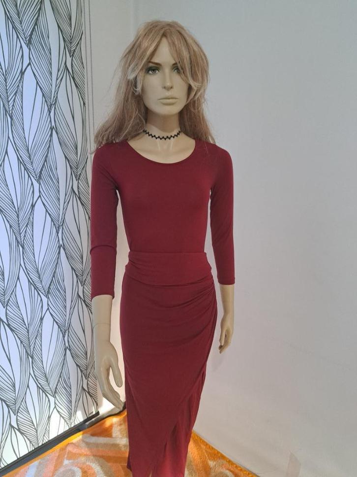 Baukjen-jurk - mooie korting bij meerdere aankopen, Kleding | Dames, Jurken, Zo goed als nieuw, Maat 38/40 (M), Rood, Onder de knie