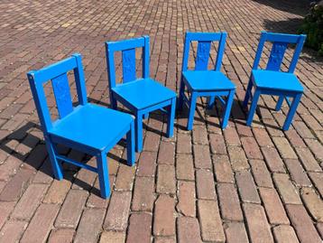 4 stoelen voor peuters en kleuters beschikbaar voor biedingen