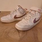 2 paar Nike schoenen maat 38 en maat 40, Kleding | Dames, Schoenen, Ophalen