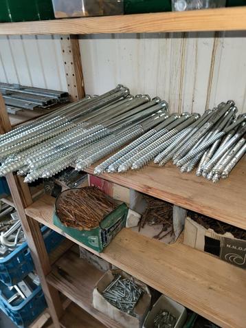 Houtbouten en tyrefons beschikbaar voor biedingen
