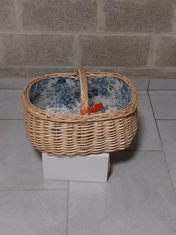 Nieuwe rieten mand - stijlvol en veelzijdig! beschikbaar voor biedingen