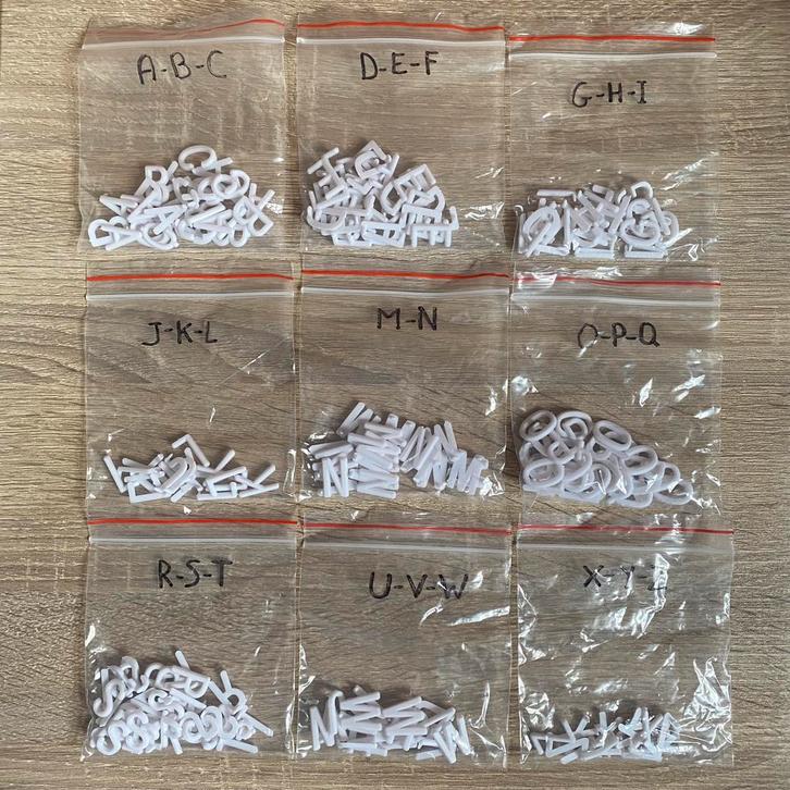 Alphabet, chiffres et caractères du tableau d'orthographe, Maison & Meubles, Accessoires pour la Maison | Tableaux à écrire & Proverbes