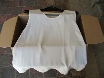 Zijdezachte Witte blouse / Topje met fijne afwerking maat 42