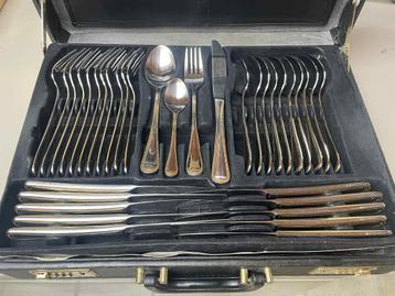 Degelijke bestekset in luxe koffer beschikbaar voor biedingen