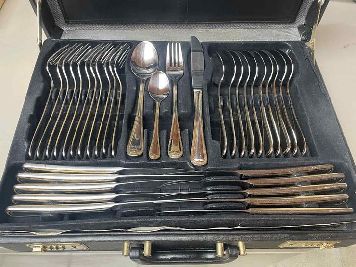 Degelijke bestekset in luxe koffer, Huis en Inrichting, Keuken | Bestek, Zo goed als nieuw, Bestekset, Inox of Chroom, Vaatwasserbestendig