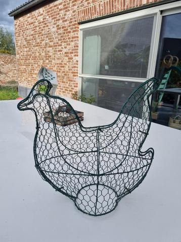 Vorm kip voor planten beschikbaar voor biedingen