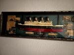 Echte Oude vitrinekast RMS  Titanic, Verzamelen, Ophalen, Gebruikt, Motorboot, Schaalmodel